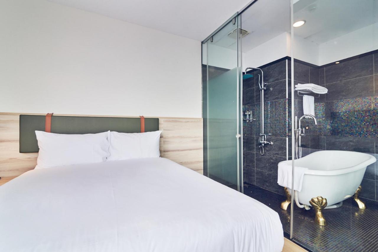 Check Inn Express New Taipei Tamsui Bagian luar foto